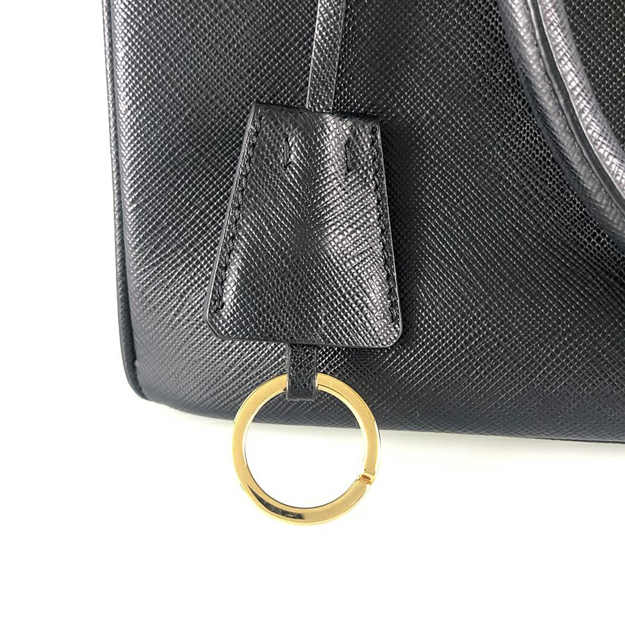 プラダ ハンドバッグ