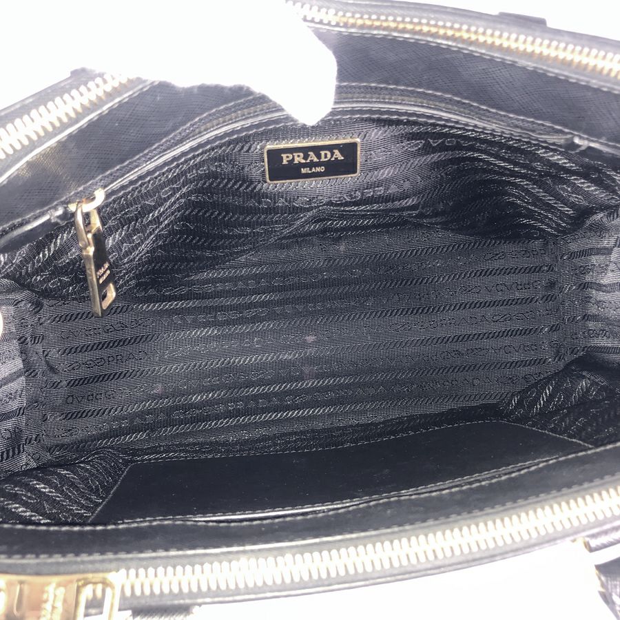 プラダ ハンドバッグ