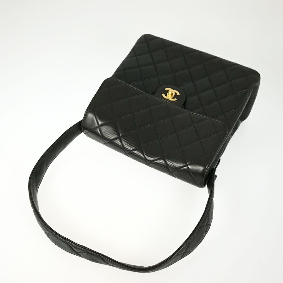 シャネル ショルダーバッグ