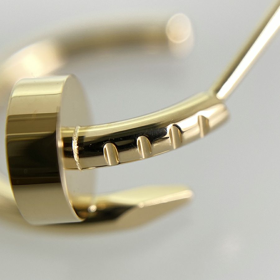 カルティエ ピアス