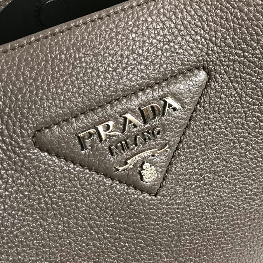 プラダ トートバッグ