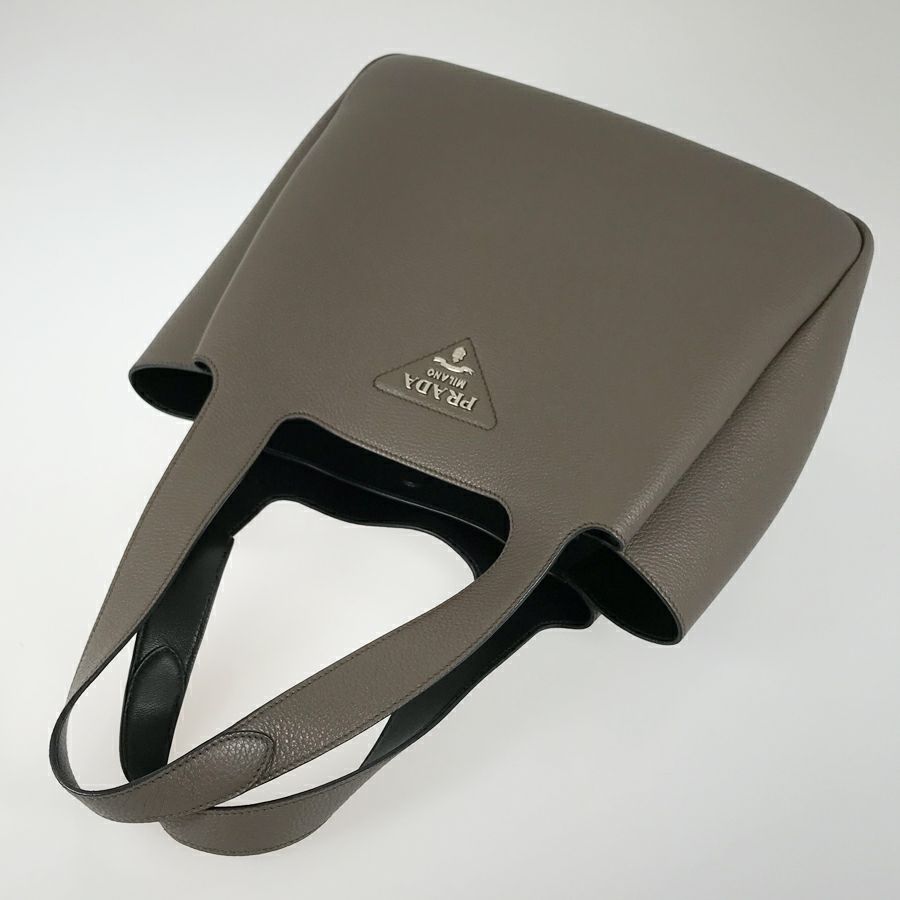 プラダ トートバッグ