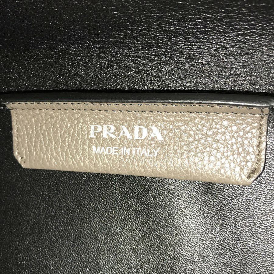 プラダ トートバッグ