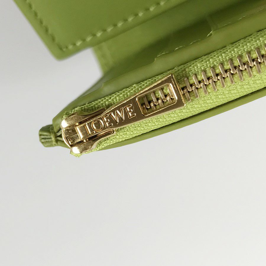 ロエベ 三つ折り財布