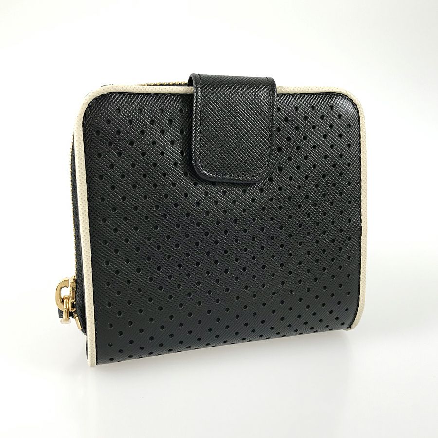 プラダ 二つ折り財布