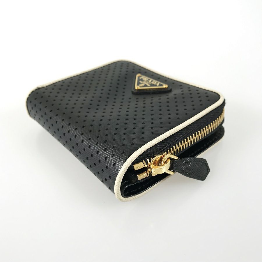 プラダ 二つ折り財布