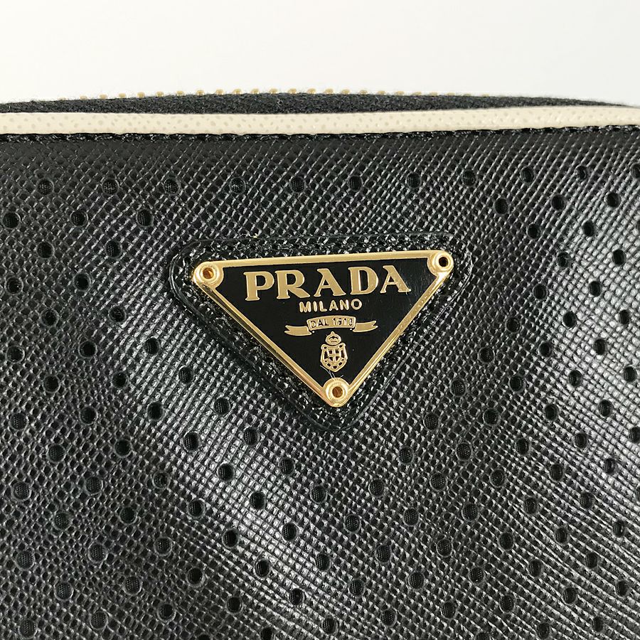 プラダ 二つ折り財布