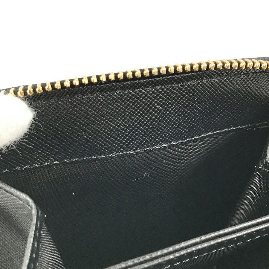 プラダ 二つ折り財布