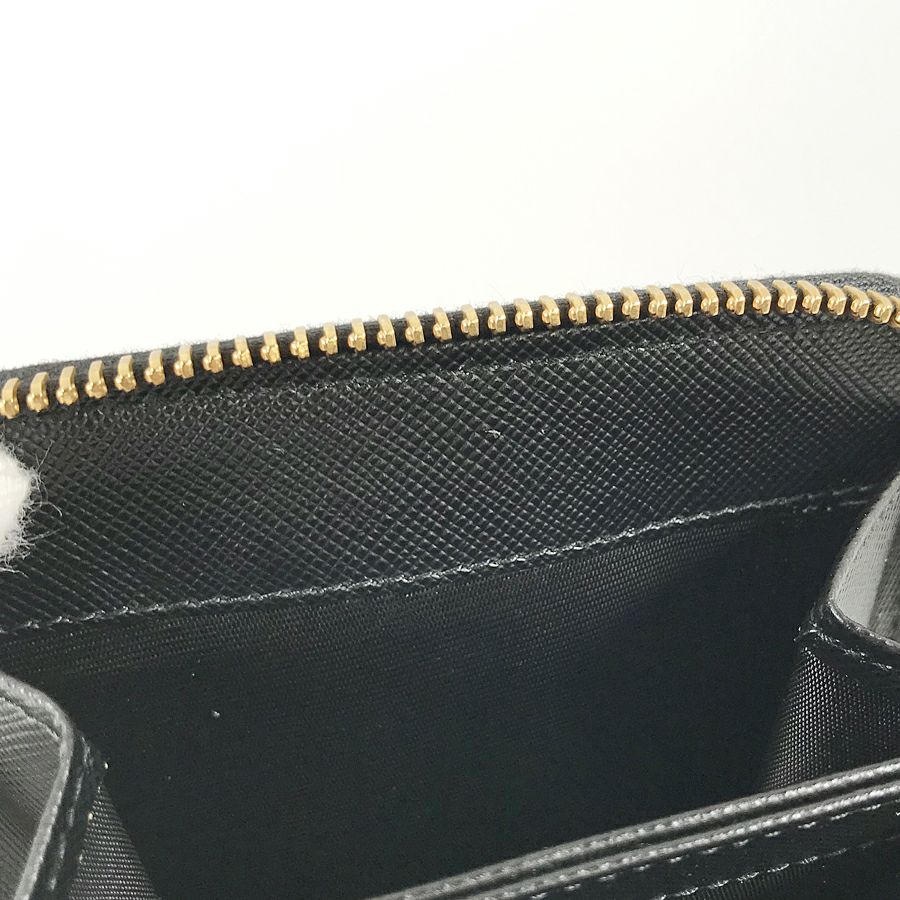 プラダ 二つ折り財布