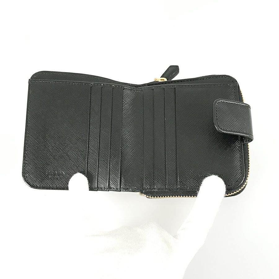 プラダ 二つ折り財布