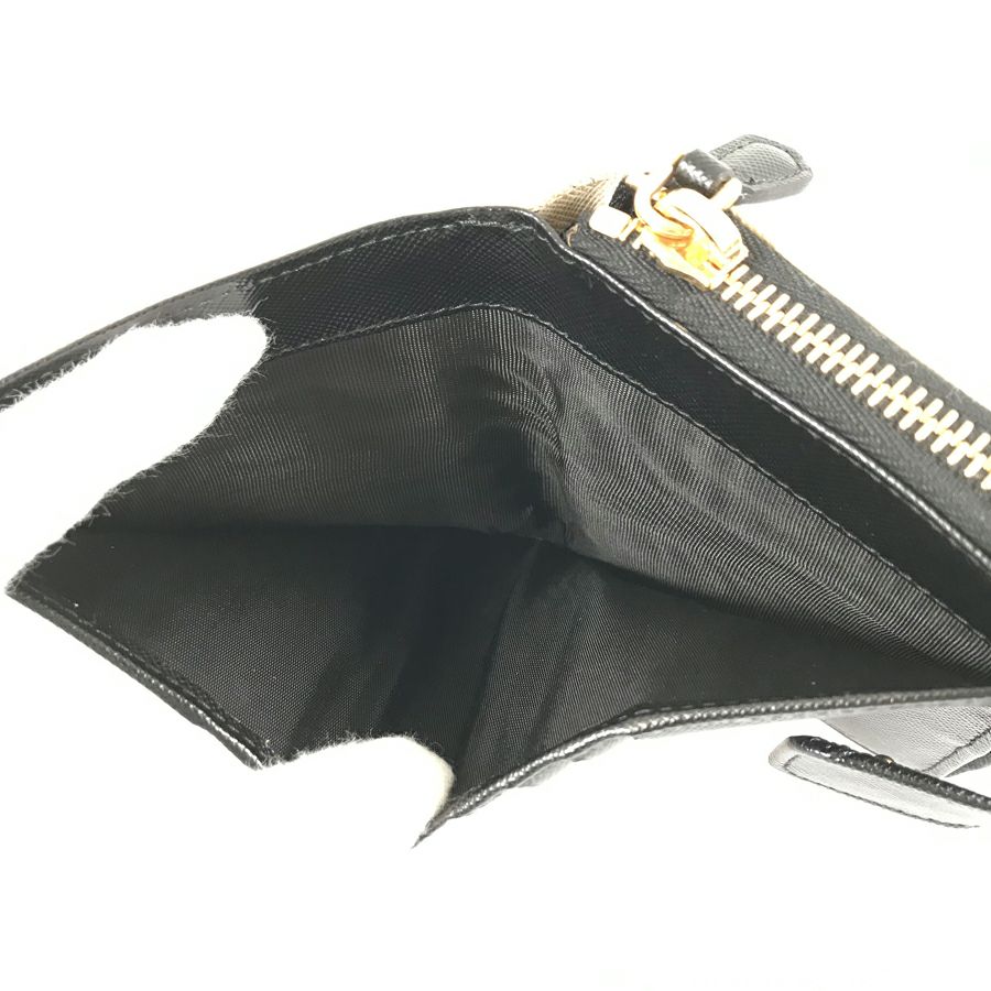 プラダ 二つ折り財布
