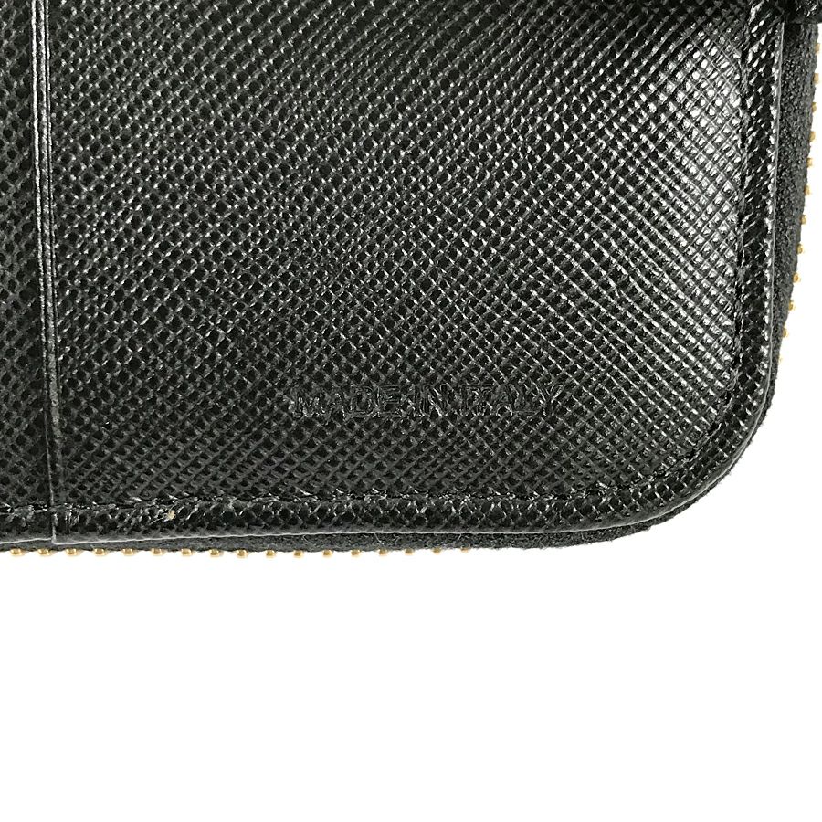 プラダ 二つ折り財布