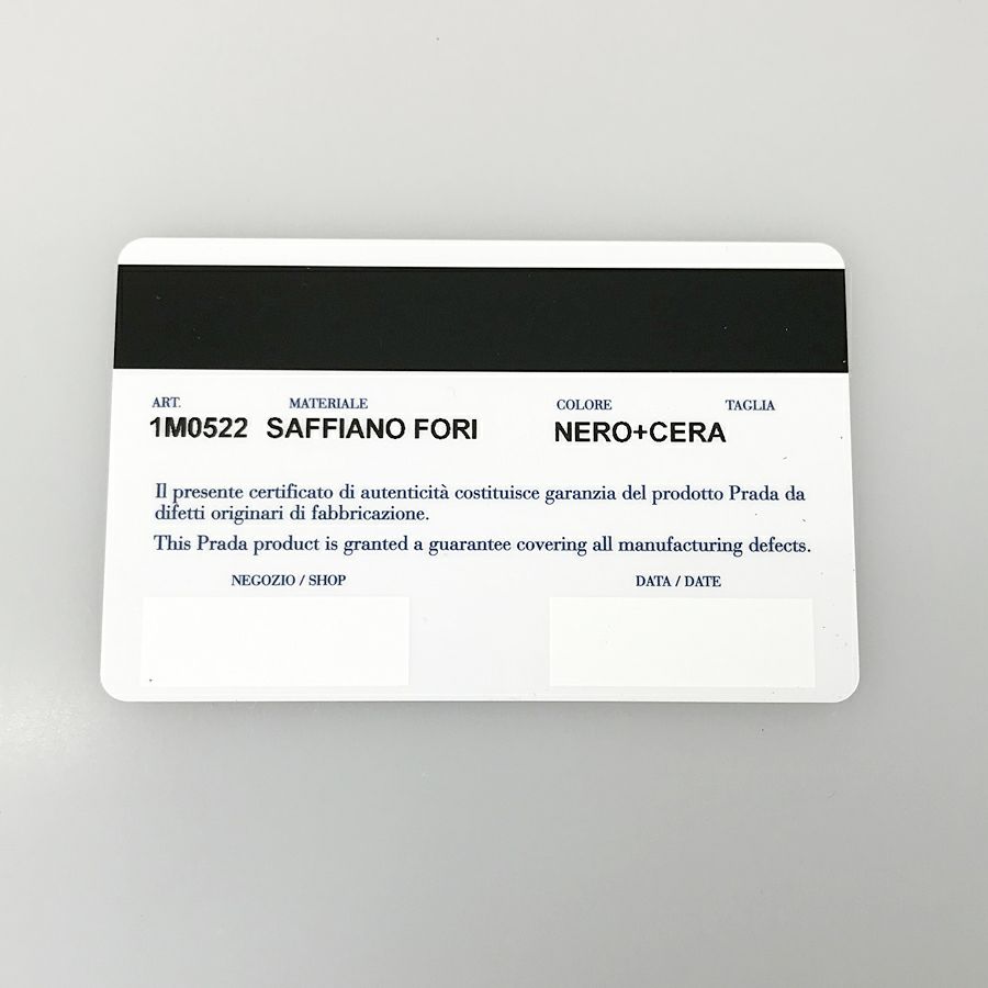 プラダ 二つ折り財布