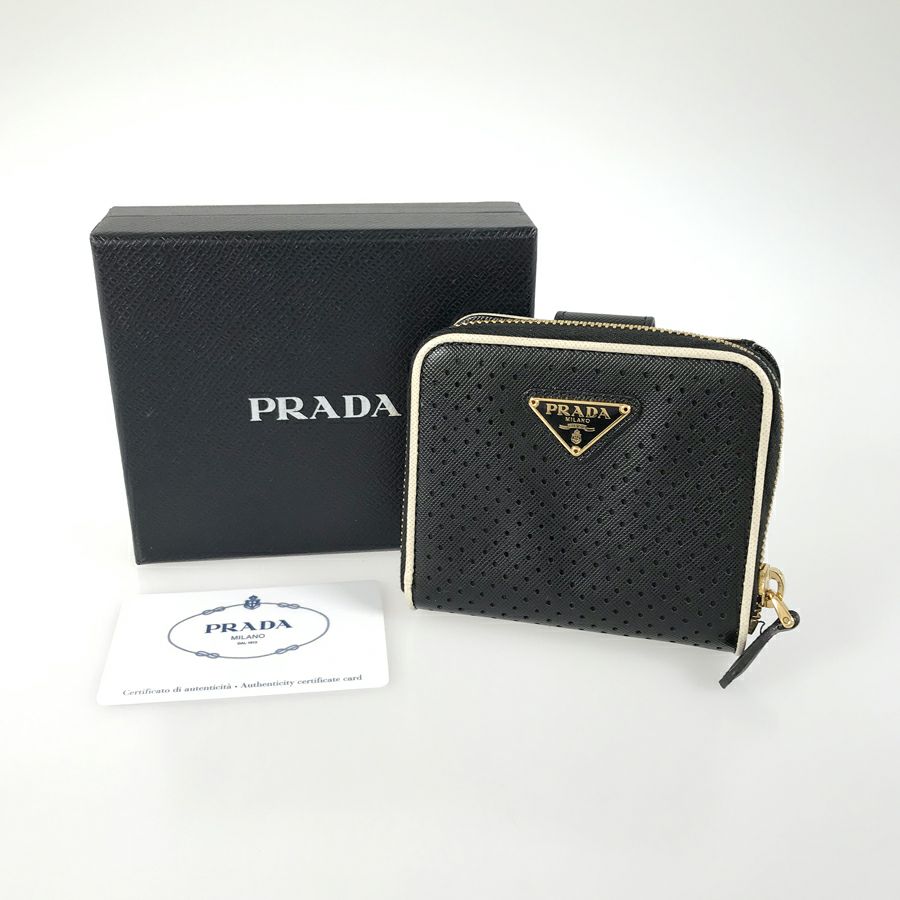 プラダ 二つ折り財布