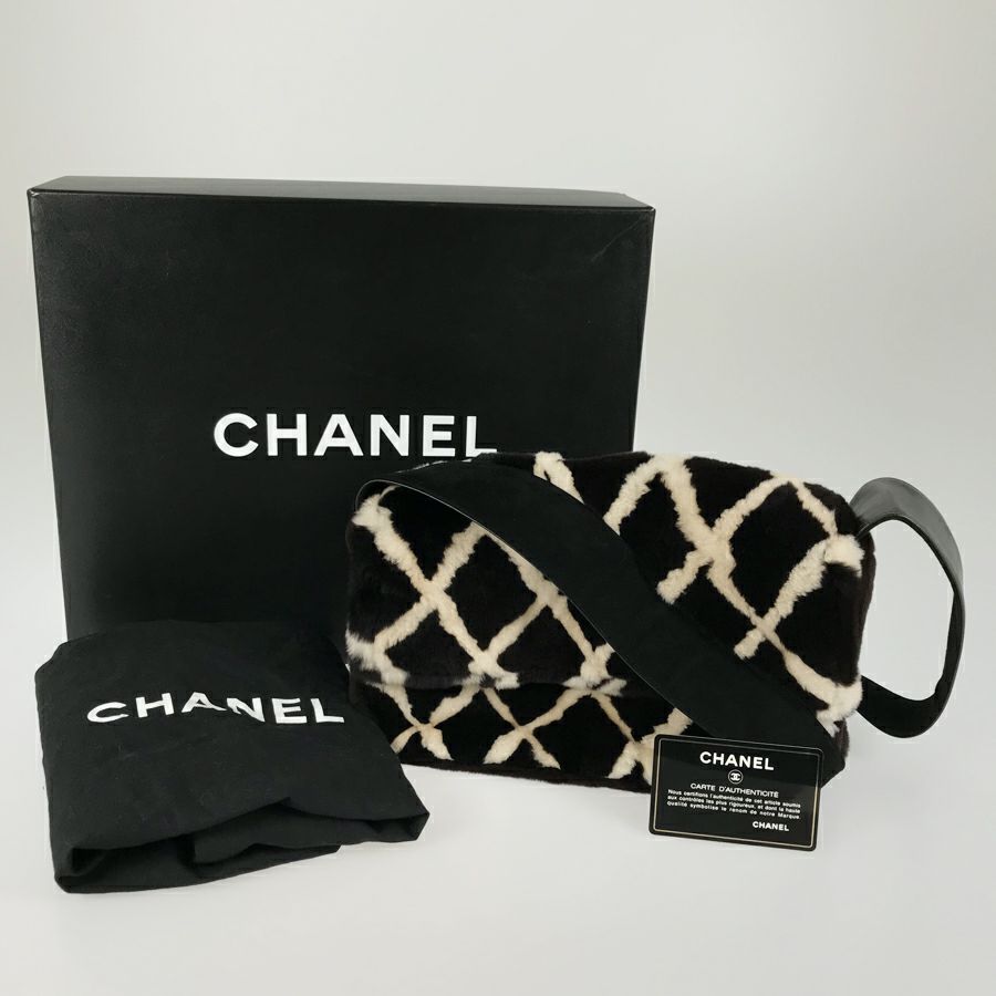 シャネル ショルダーバッグ