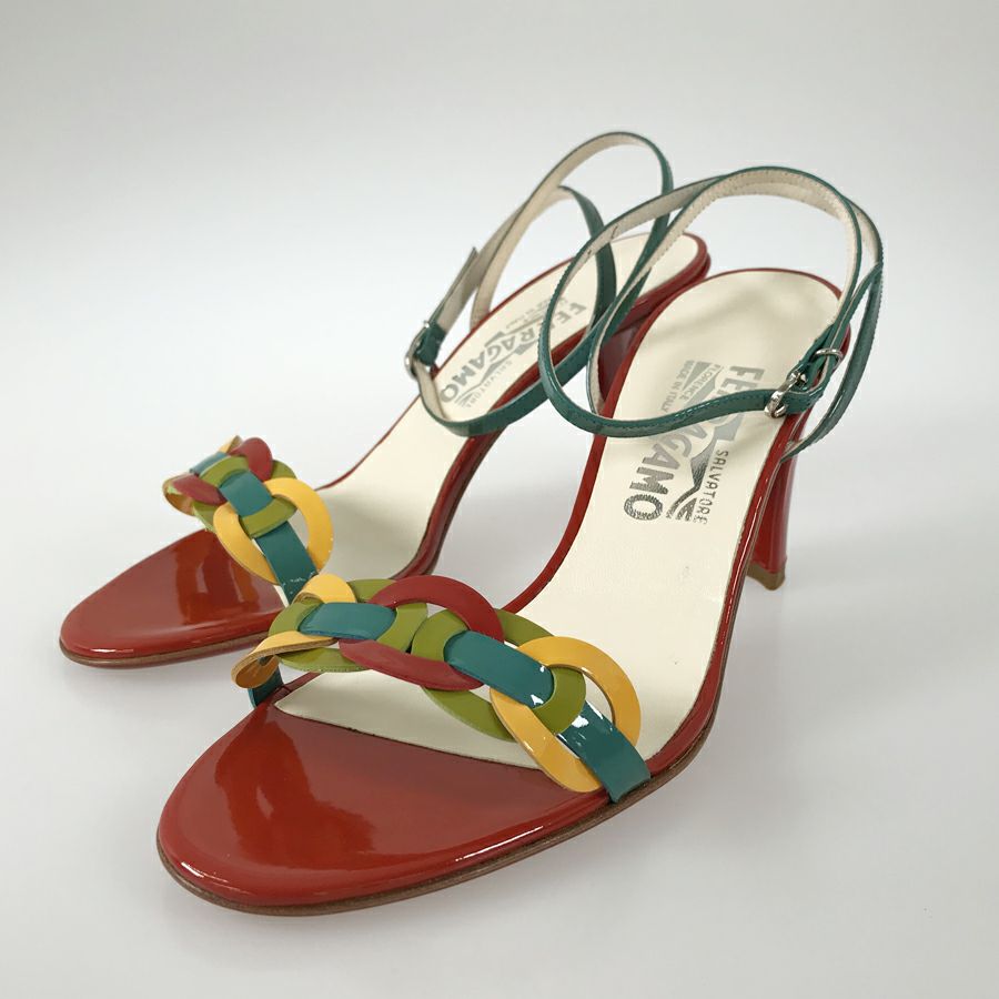 サルヴァトーレフェラガモ レディース サンダル