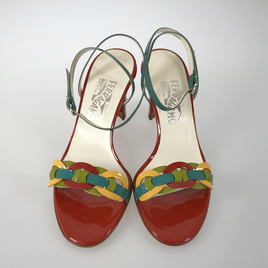 サルヴァトーレフェラガモ レディース サンダル