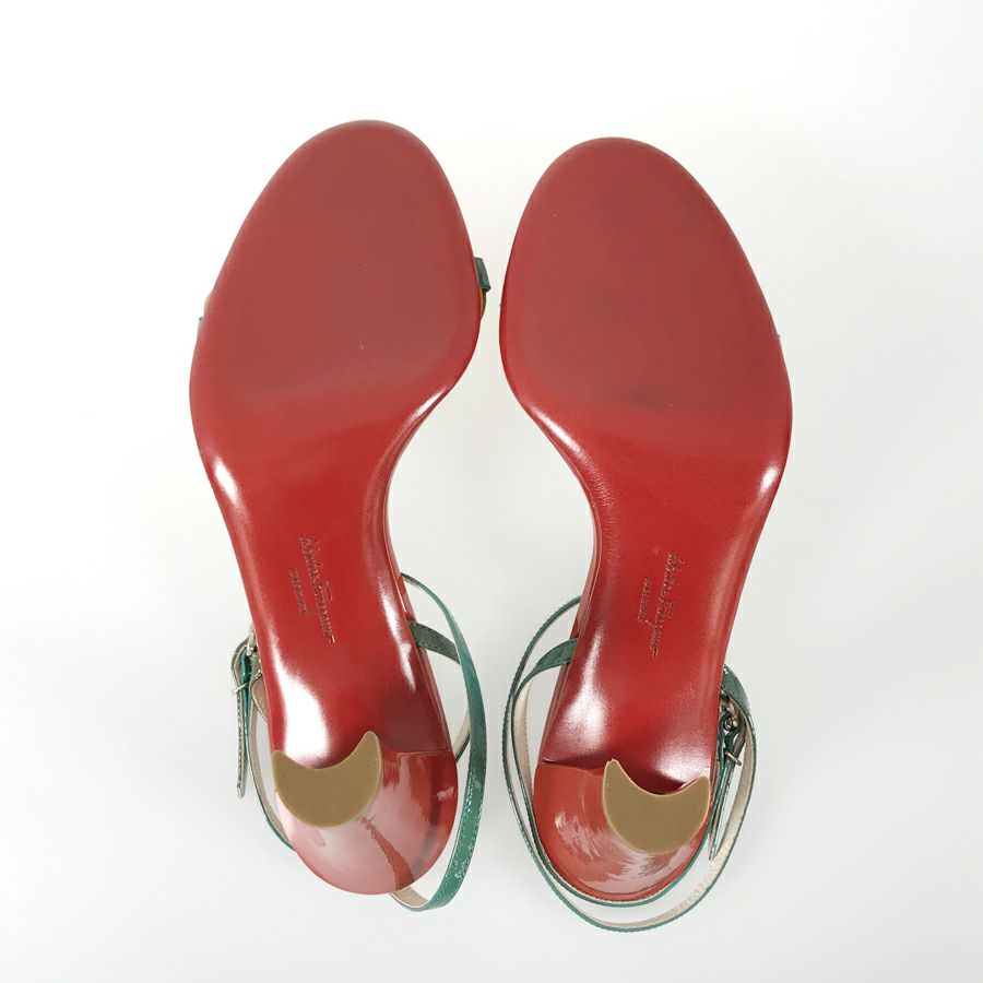 サルヴァトーレフェラガモ レディース サンダル