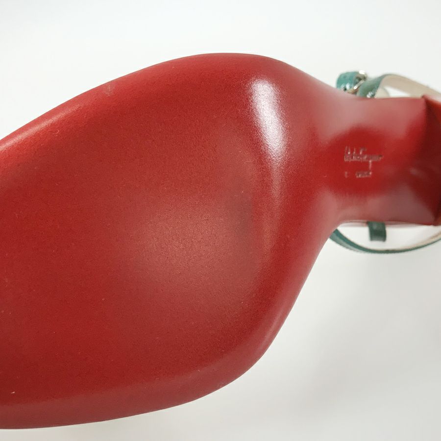 サルヴァトーレフェラガモ レディース サンダル