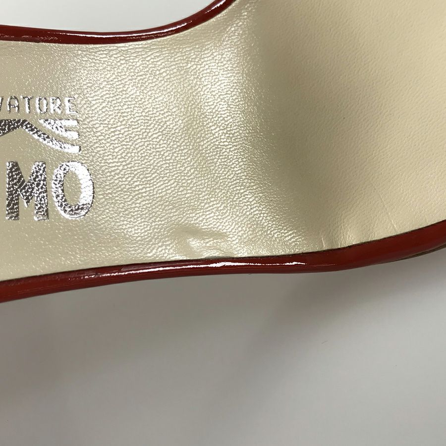 サルヴァトーレフェラガモ レディース サンダル