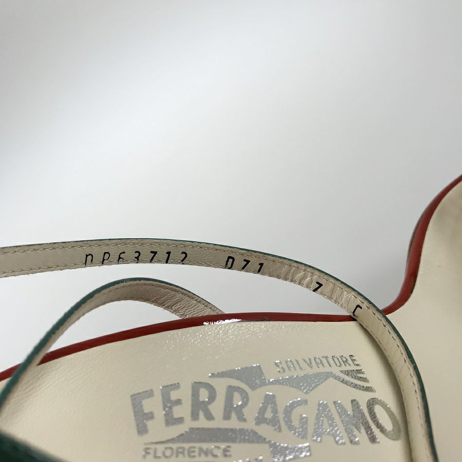 サルヴァトーレフェラガモ レディース サンダル