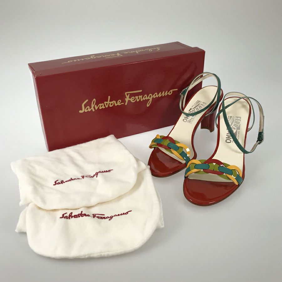 サルヴァトーレフェラガモ レディース サンダル