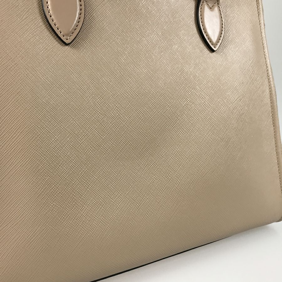 プラダ ハンドバッグ