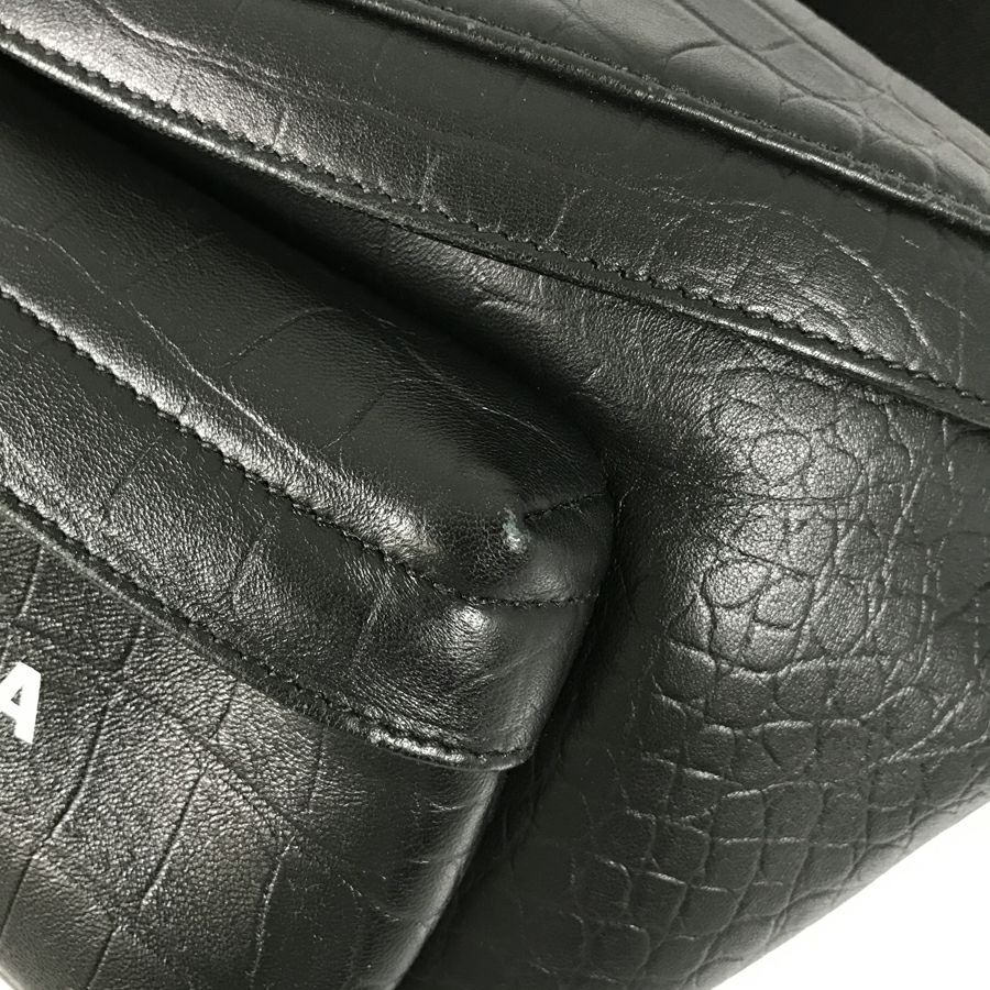 バレンシアガ ボディバッグ