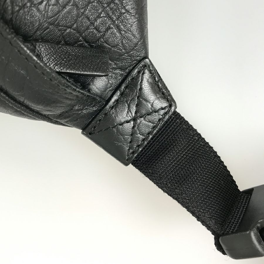 バレンシアガ ボディバッグ