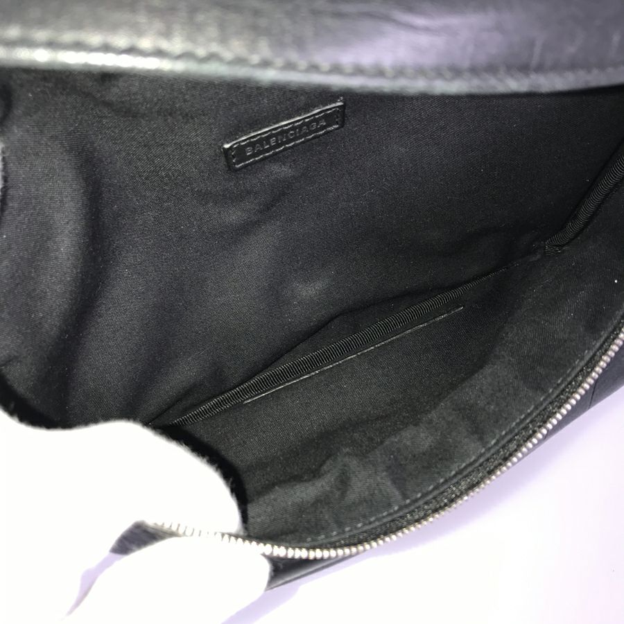 バレンシアガ ボディバッグ