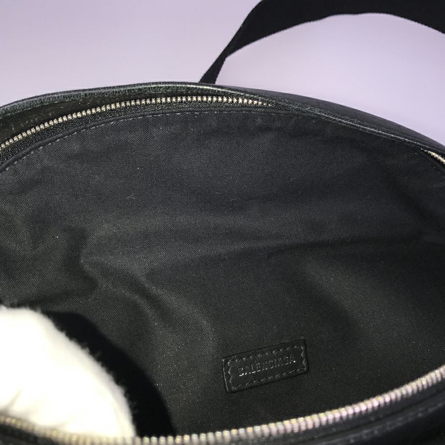 バレンシアガ ボディバッグ