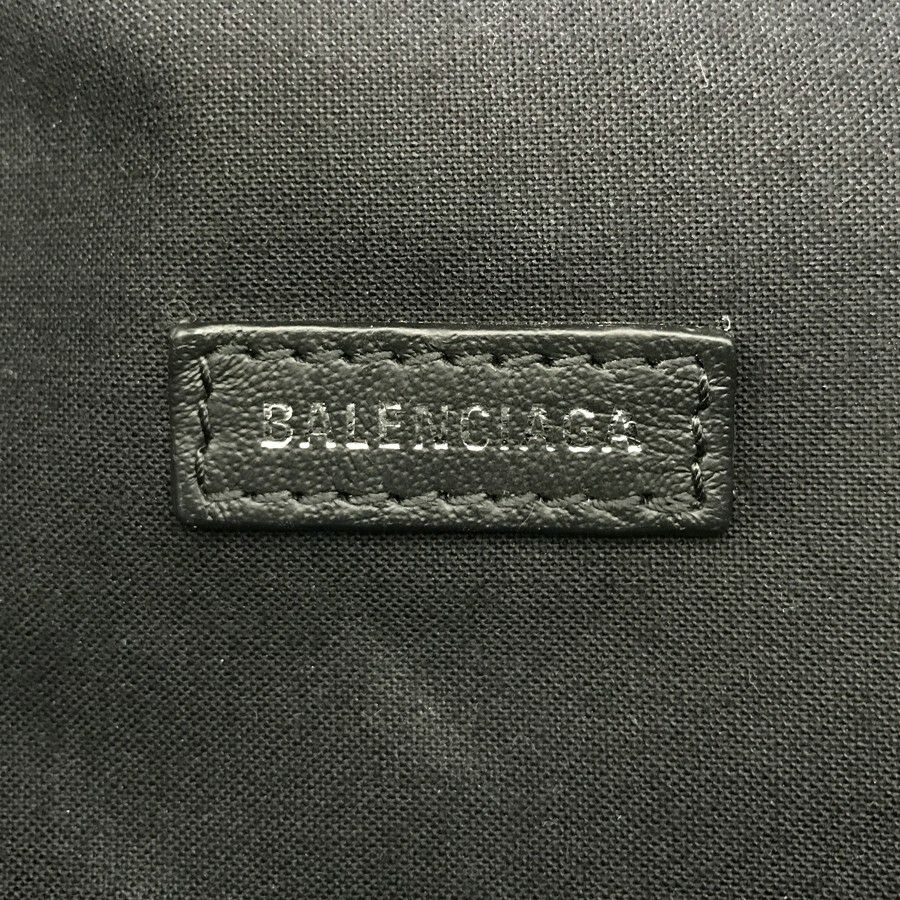 バレンシアガ ボディバッグ