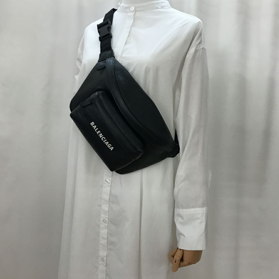 バレンシアガ ボディバッグ