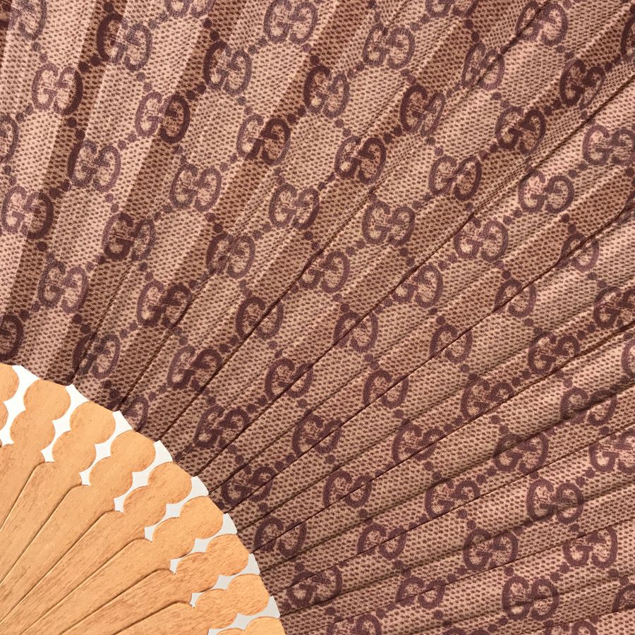 グッチ 扇子