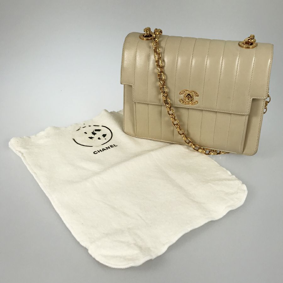 シャネル ショルダーバッグ