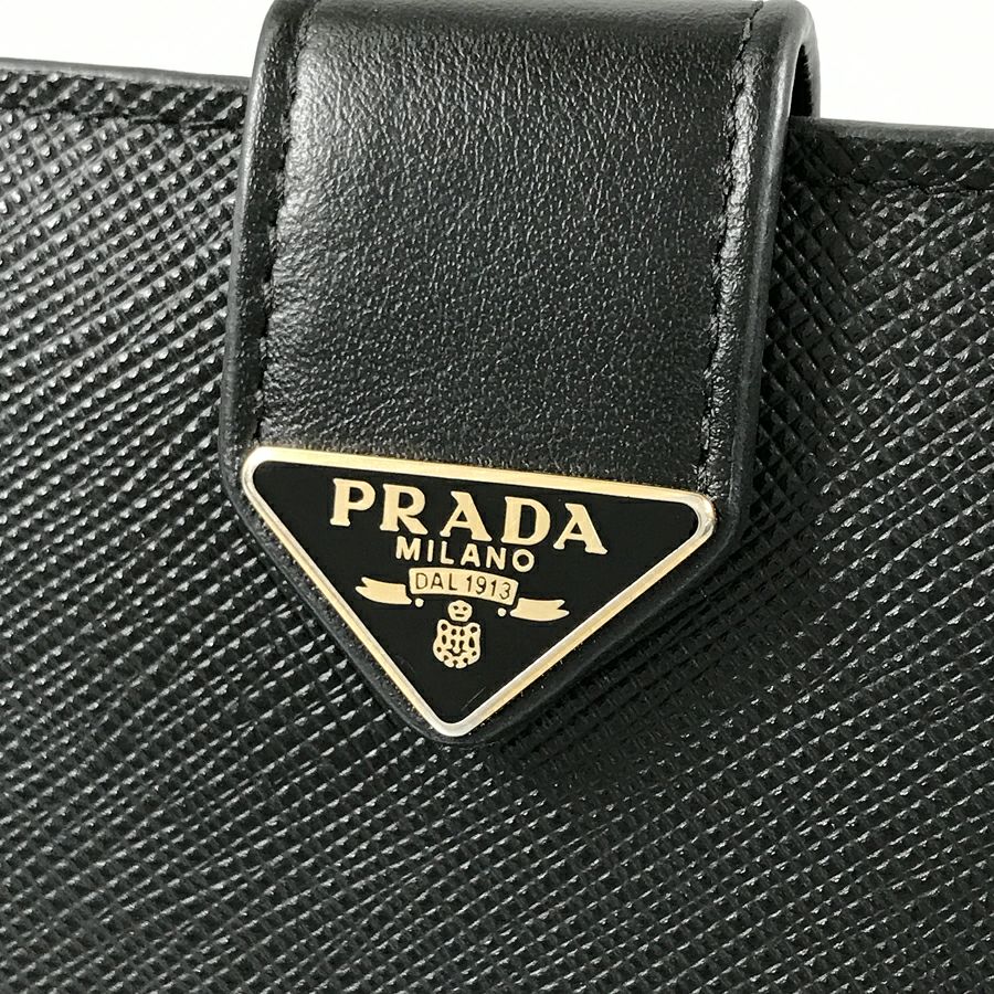プラダ 二つ折り財布