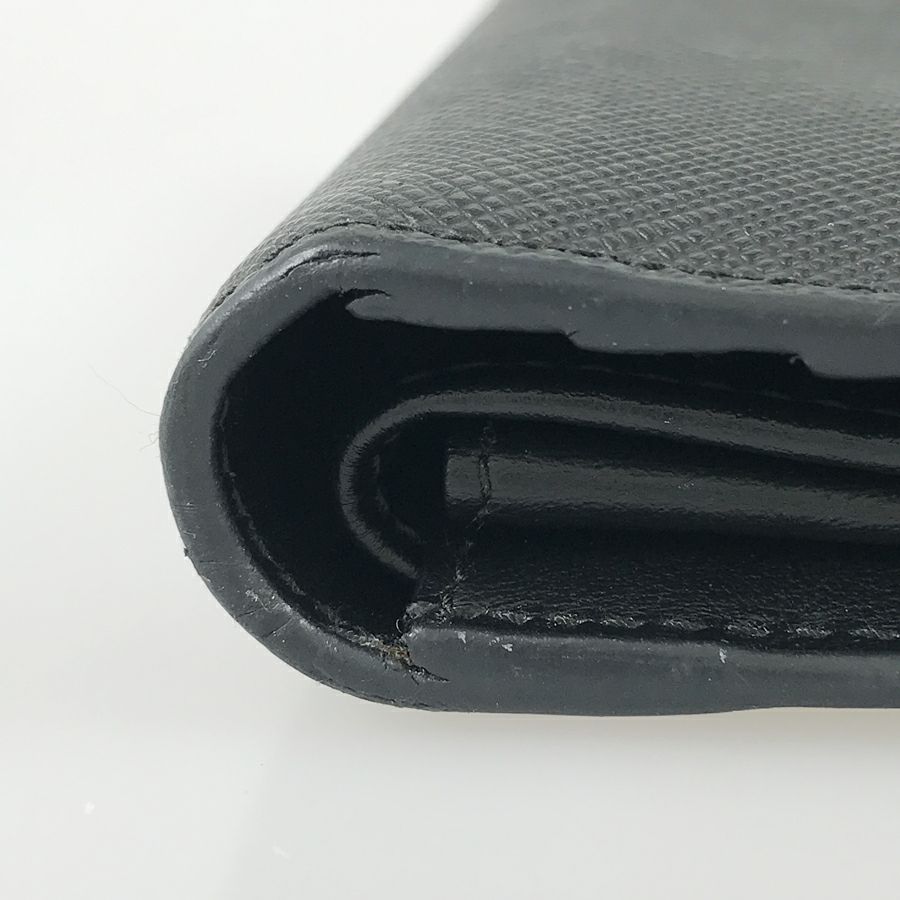 プラダ 二つ折り財布