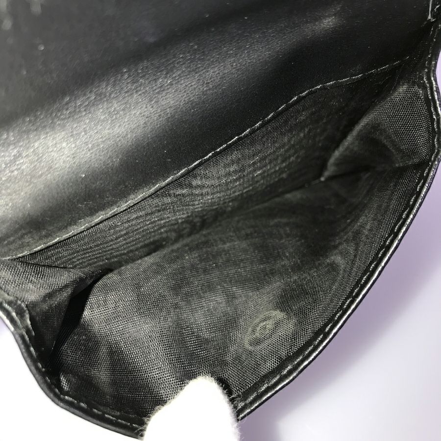 プラダ 二つ折り財布