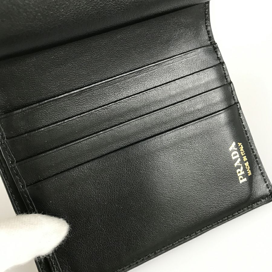 プラダ 二つ折り財布