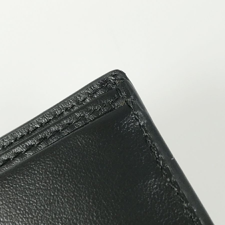 プラダ 二つ折り財布