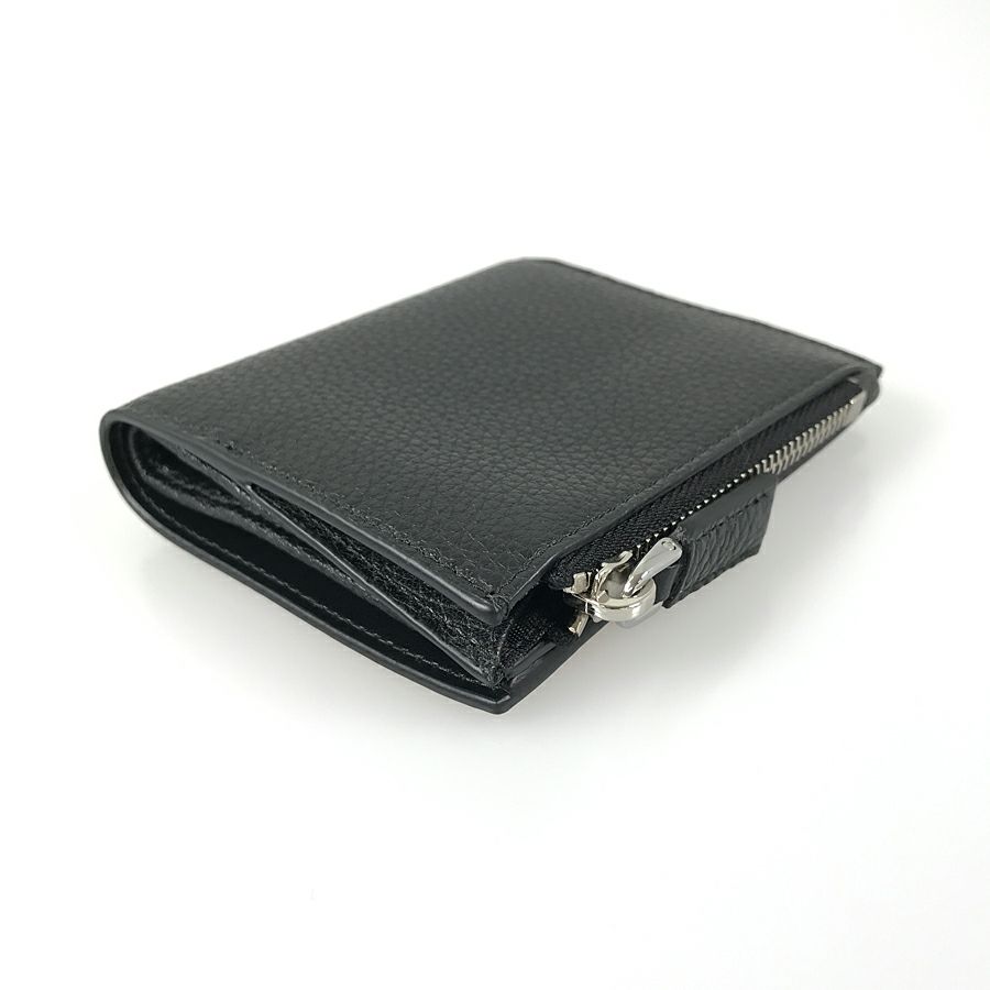 プラダ 二つ折り財布