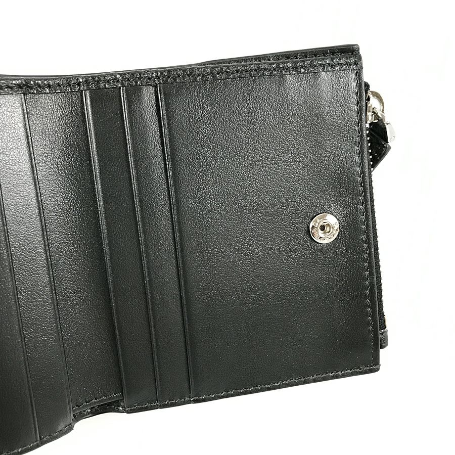 プラダ 二つ折り財布