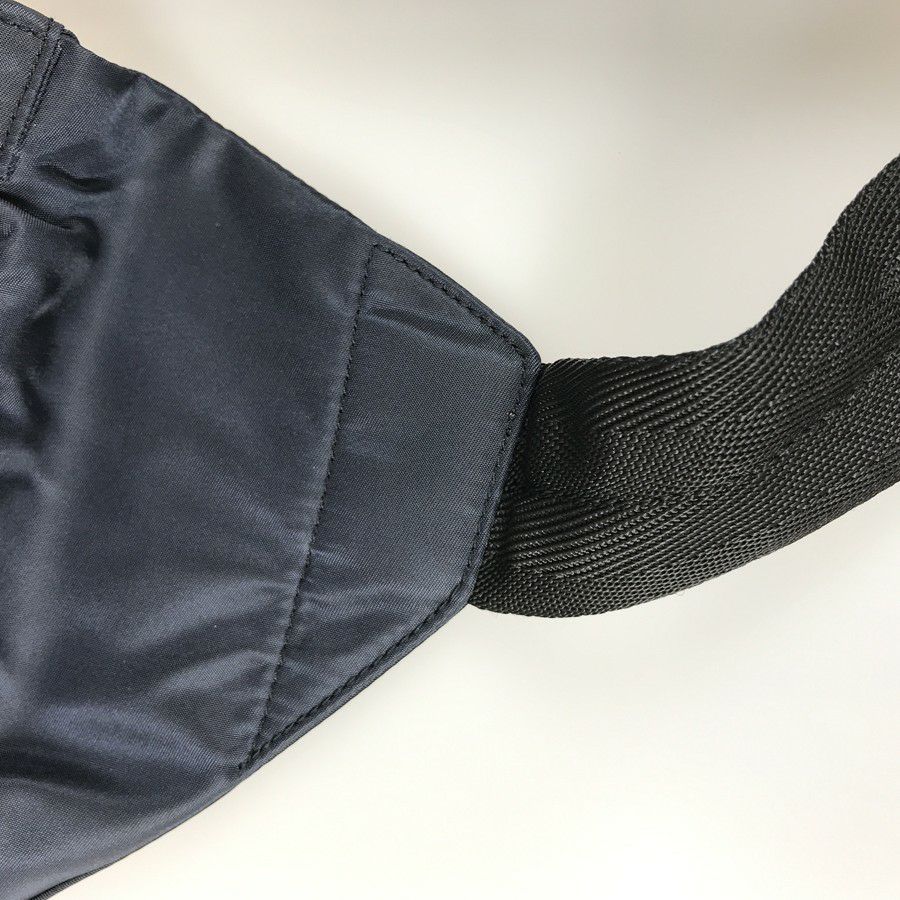 プラダ ボディバッグ