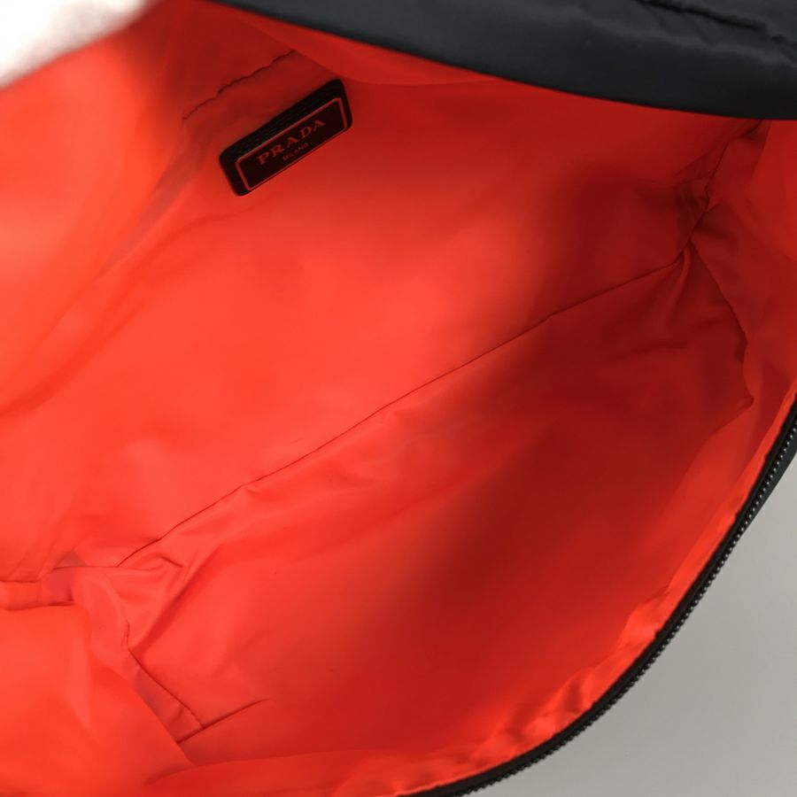 プラダ ボディバッグ