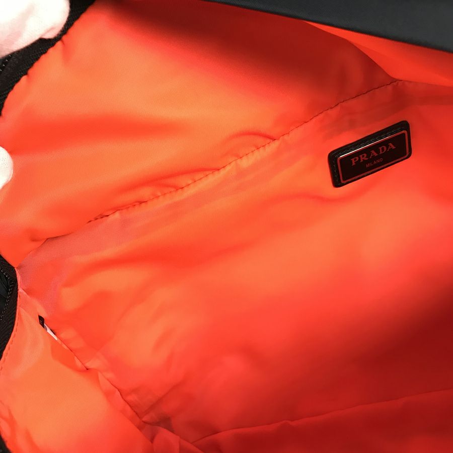 プラダ ボディバッグ