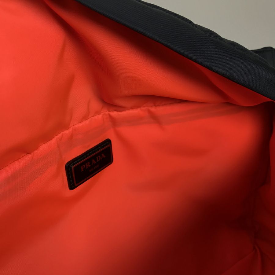 プラダ ボディバッグ