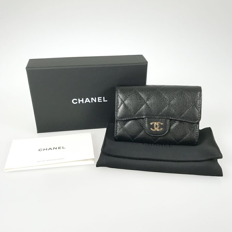 シャネル 二つ折り財布