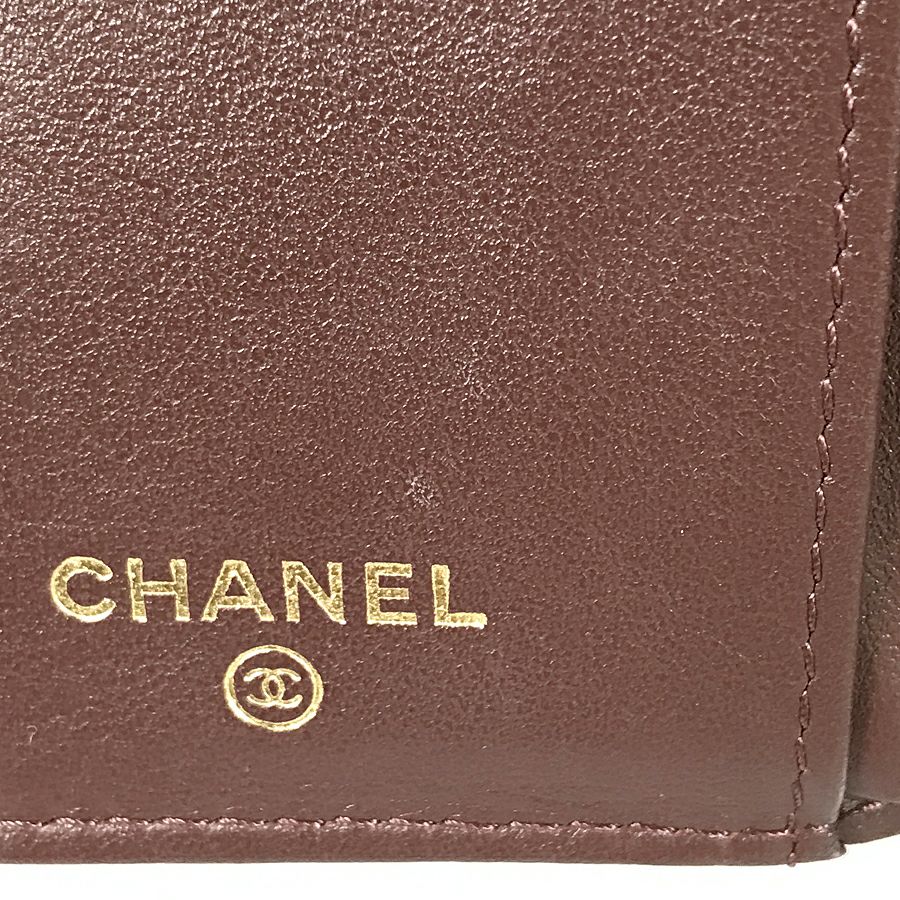 シャネル 三つ折り財布