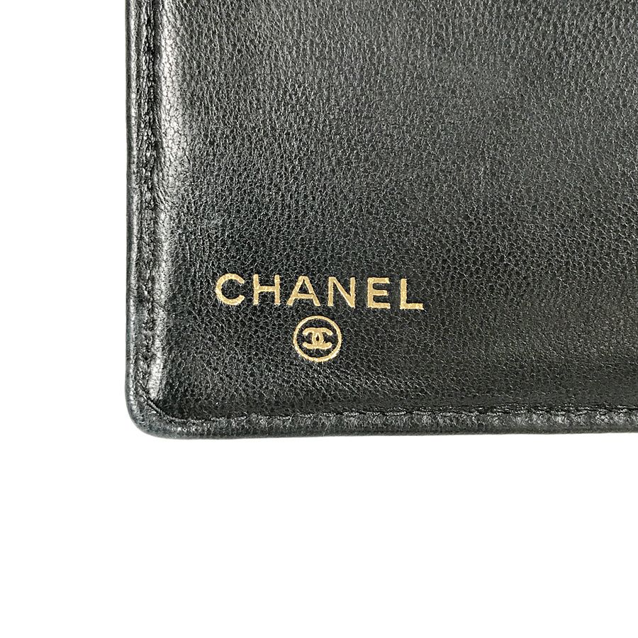 シャネル 二つ折り財布