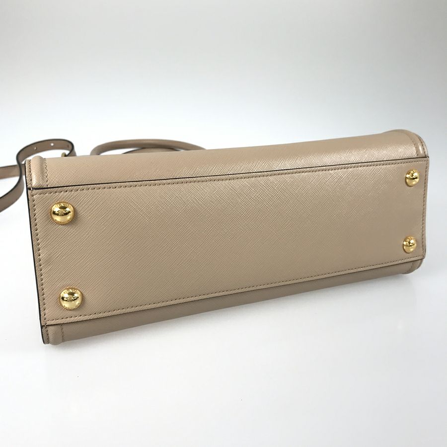 プラダ ハンドバッグ